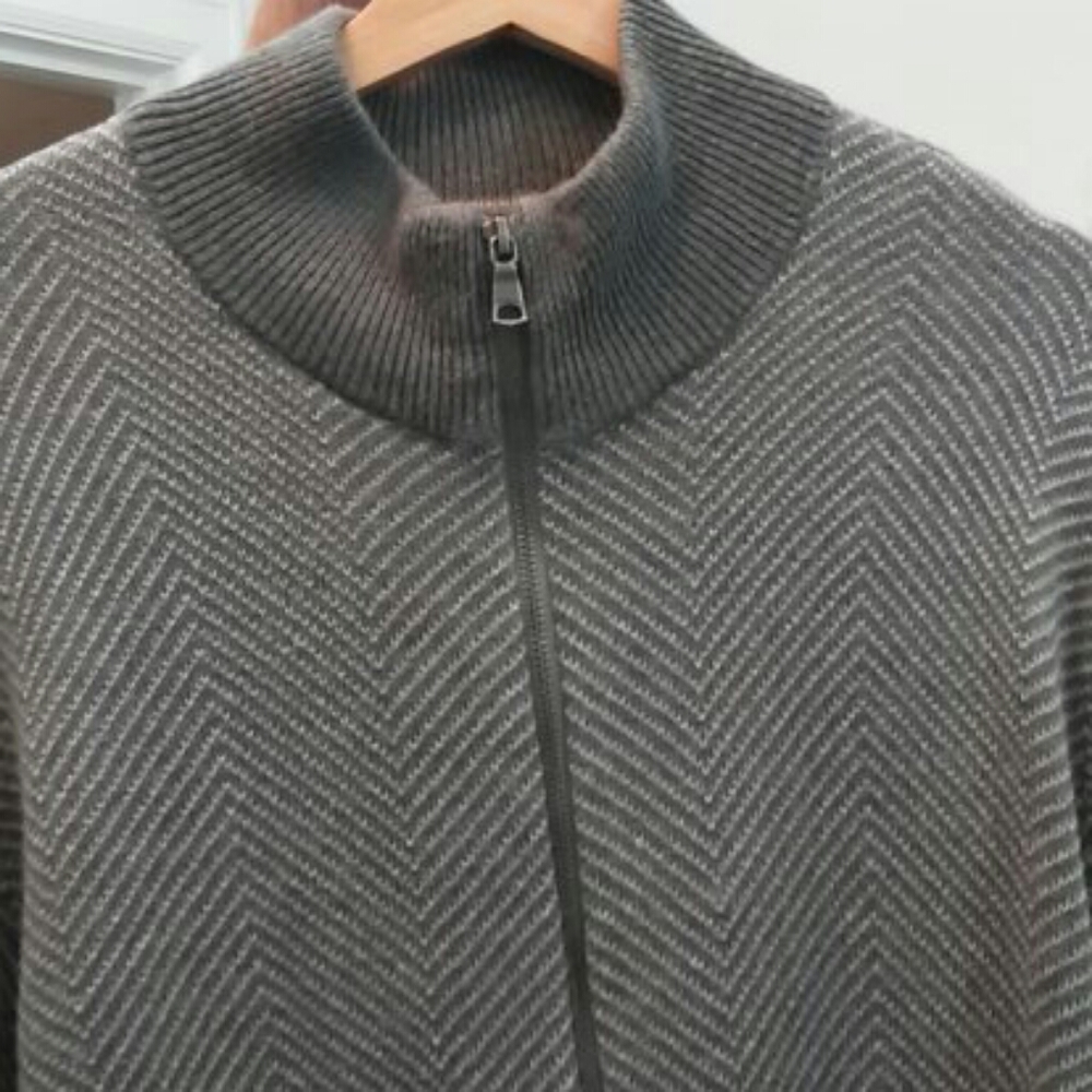 Like New Banana Republic Gray/White XL Cotton & Rayon Blend Full Zip Sweater - Picture 3 of 14